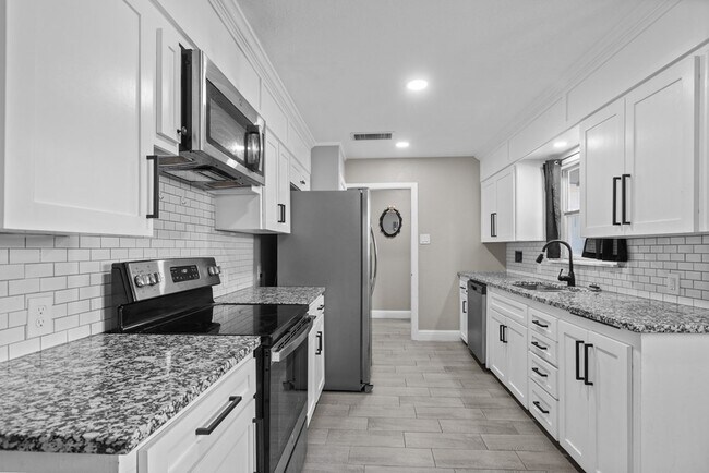 Building Photo - 1308 Laurel Ave