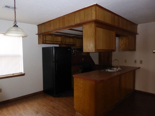Building Photo - Great Town Home