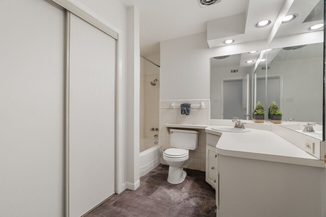 Building Photo - 509 Wilshire Dr