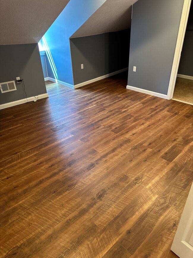 Building Photo - 1807 Jane St