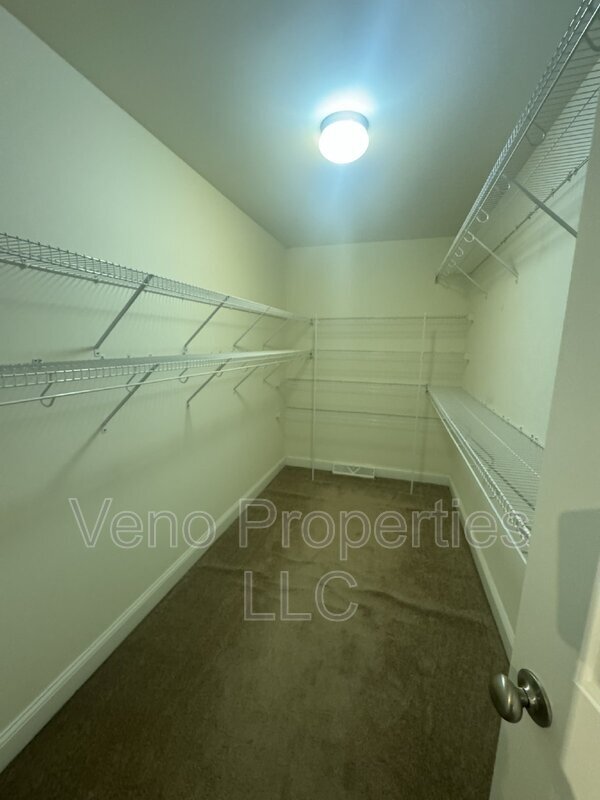 Building Photo - 17 Ironwood Street