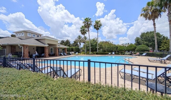 Building Photo - 8090 Summer Cove Ct