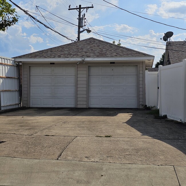 One Car Garage (Right/Remote Controlled) - 10126 Galway Dr