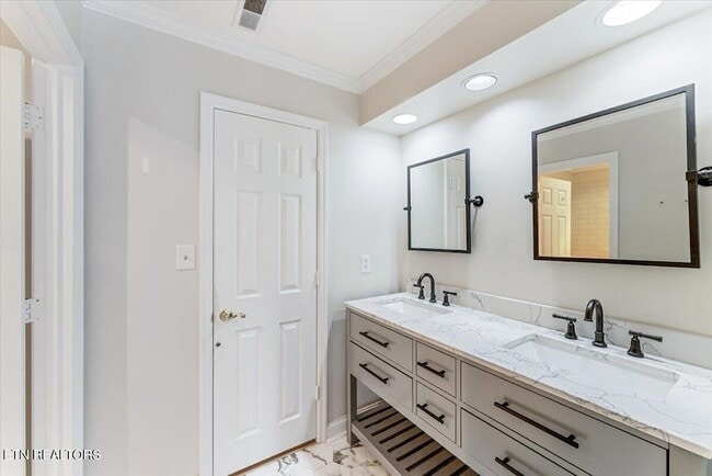 Building Photo - 8930 Wesley Pl