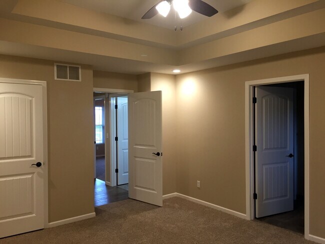 Building Photo - 4Bed/3Bath, House, Quiet Subdivision!