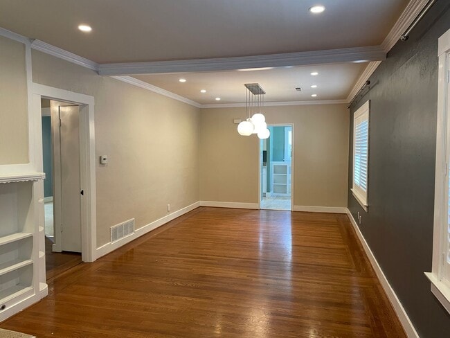 Building Photo - Single Family Home in East Sacramento W/Pool