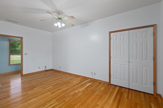 Building Photo - 1221 Hawthorne Ln
