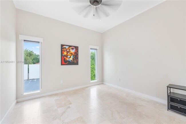 Building Photo - 472 Minola Dr