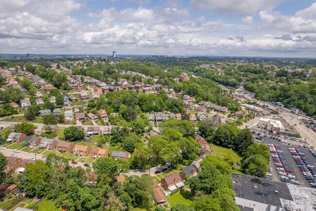 Building Photo - Stunning 2 bedroom home in Dormont availab...