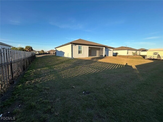 Building Photo - 242 Lisette St