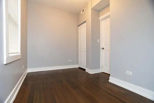 Building Photo - 2657 N Ridgeway Ave