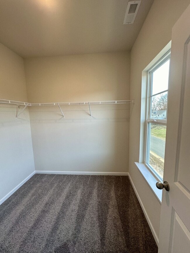 Building Photo - Nice 2BR/2BA - ONE MONTH FREE RENT