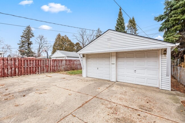Building Photo - 6938 Fenton St