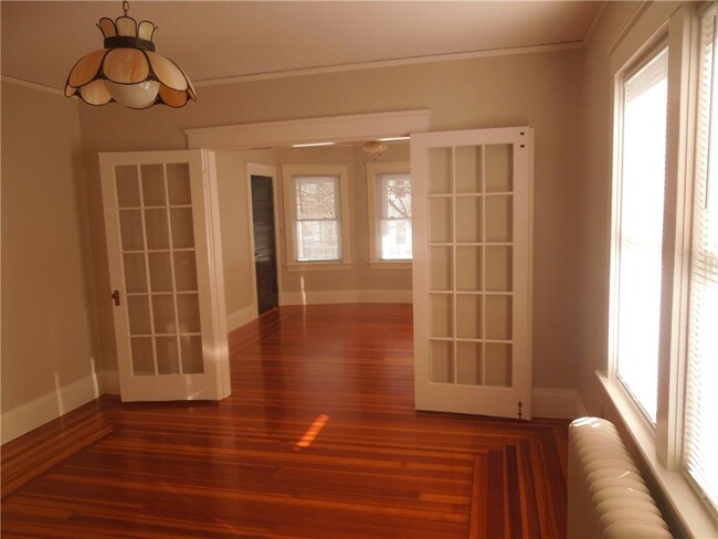 Building Photo - 44 Gentian Ave