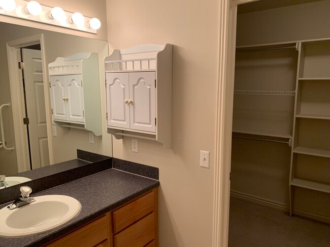 Building Photo - 325 E 100 S