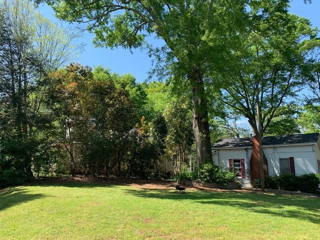 Building Photo - 3/2 Near UGA campus off Bloomfield Street - Available Early August 2026