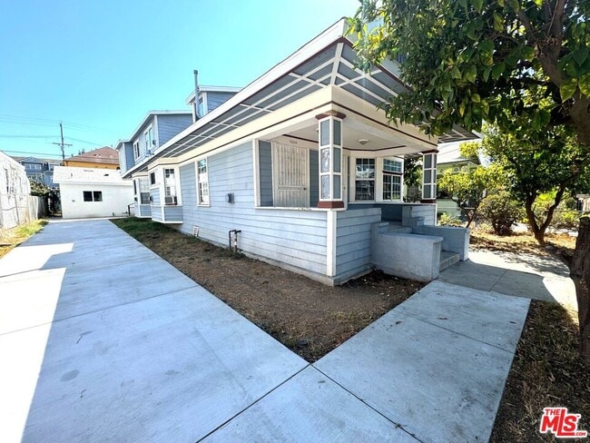 Building Photo - 1220 W 25th St