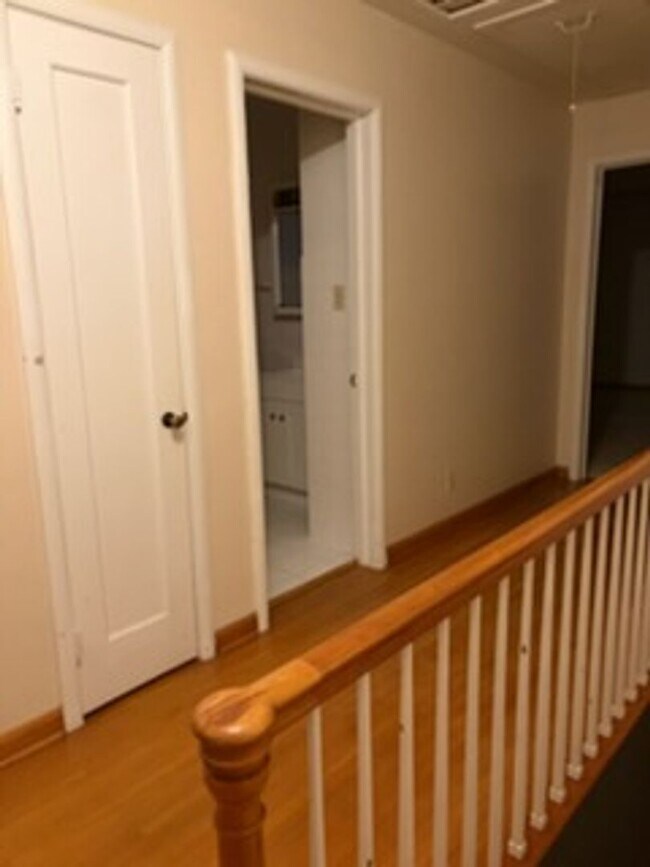 Building Photo - 8100 - 547/549 COURT AVE. (WESTON)