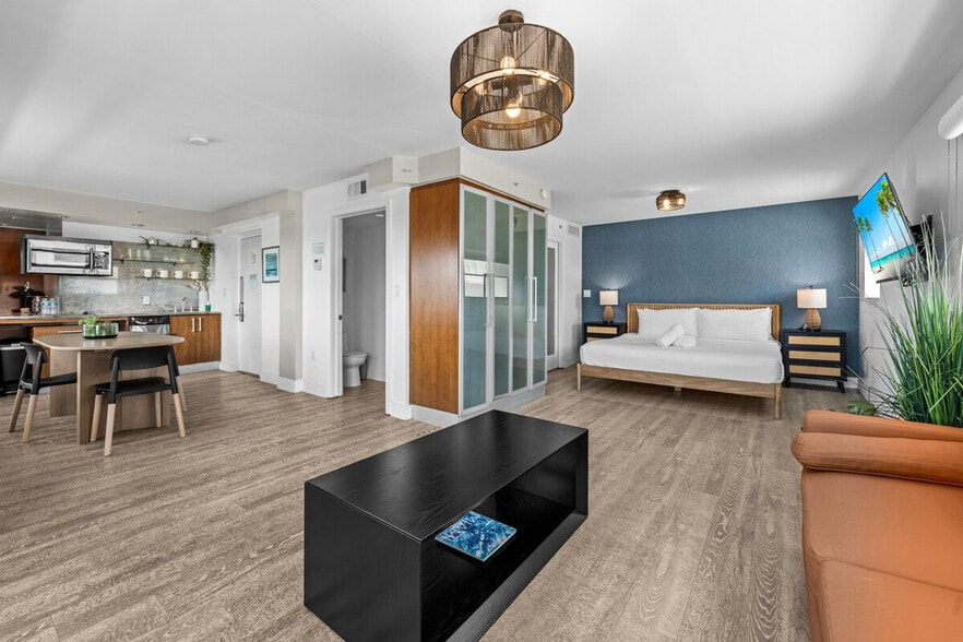 Building Photo - 1036 Ocean Dr