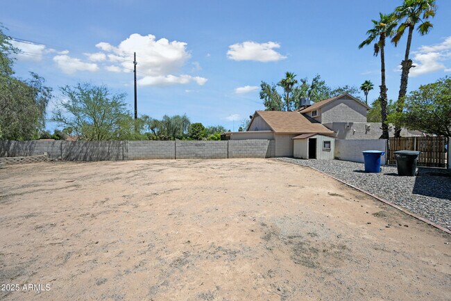 Building Photo - 1022 W Estrella Dr