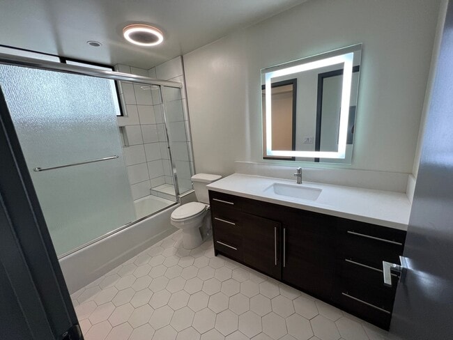 Building Photo - NEW SMART*4BD*4BA*TOWNHOME/ROOF DECK*CENTRAL AIR/HEAT*STAINLESS STEEL APPLIANCES*WASHER/DRYER IN ...