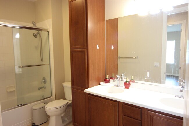 Building Photo - 1165 Islamorada Dr