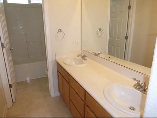 Building Photo - 1193 Saratoga Pl