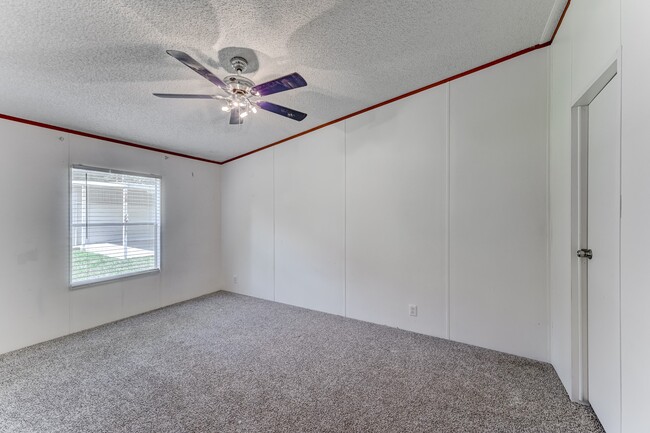 Building Photo - 418 County Rd 643