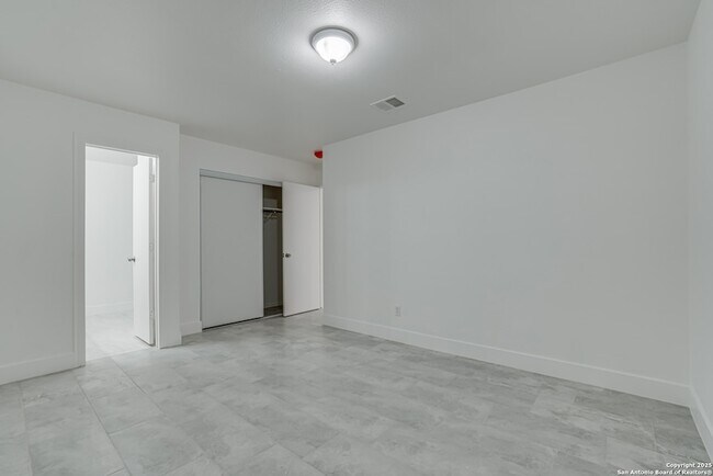 Building Photo - 9958 Panther Bay