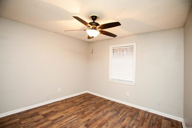 Building Photo - 513 Nan Cir