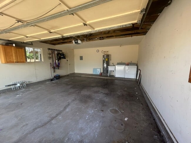 Building Photo - 68-3488-3488 E Makuahine St