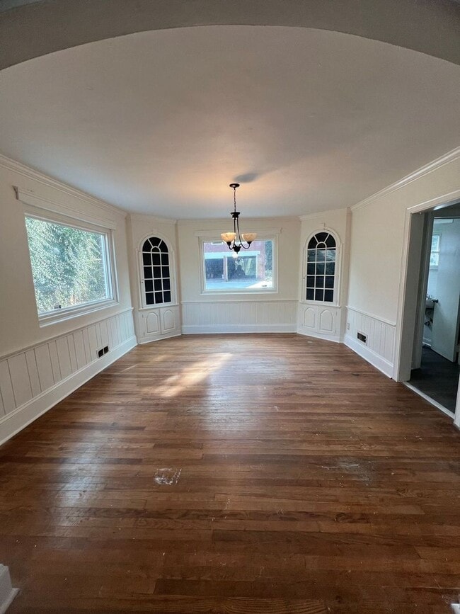 Building Photo - Spacious 4-Bedroom Brick Home with Hardwood Floors and Walk-In Closet