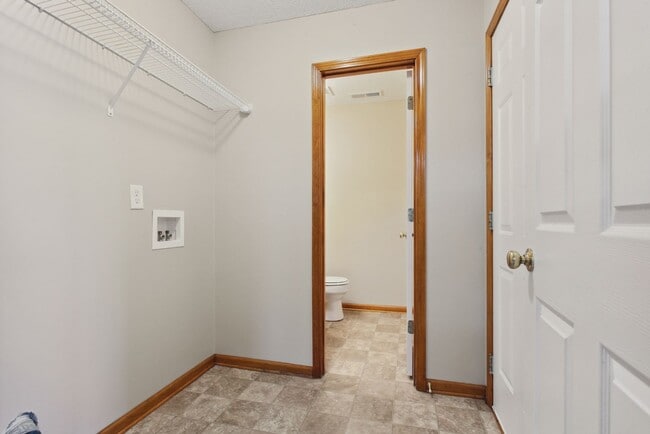 Building Photo - 2 Bedrooms,  1.5 Baths-Grain Valley