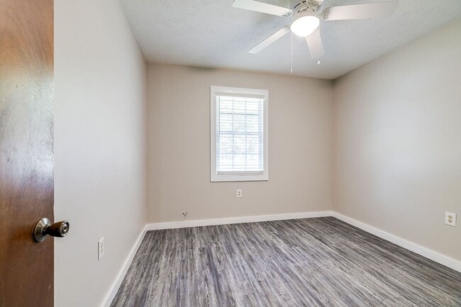 Building Photo - Cozy 2BR Duplex with Fenced Yard in Convenient Rincon Location