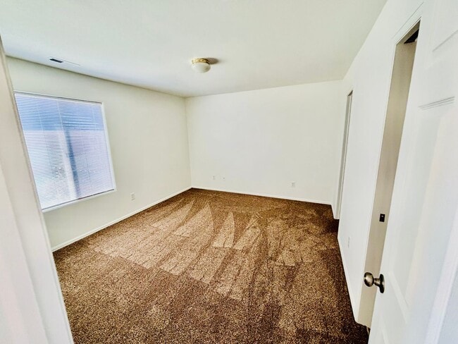 Building Photo - Upper 2 bed, 2 bath Condo on Leland for rent!