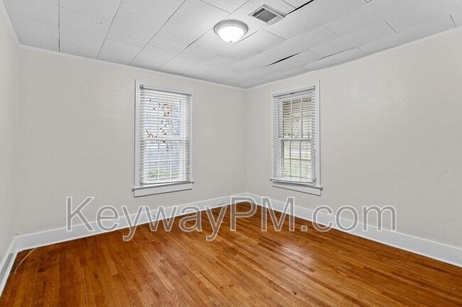 Building Photo - 1870 Kissingbower Rd