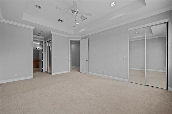 Building Photo - 4902 Vine Cliff Way E