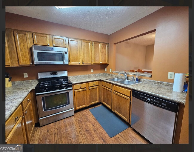 Building Photo - 2539 Oakridge Pl