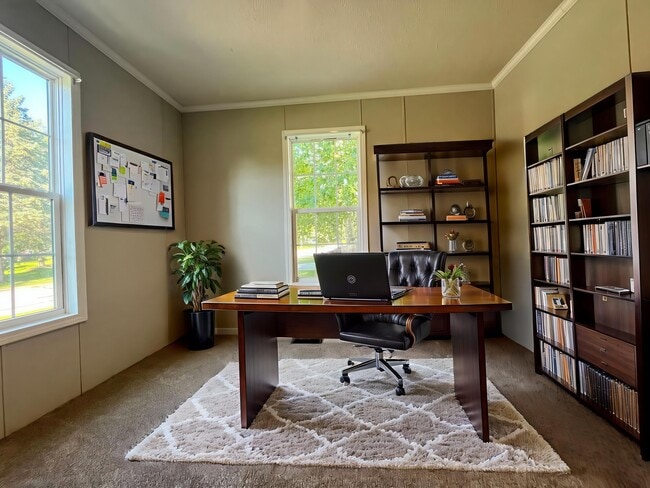 Building Photo - 1607 Delaware Dr