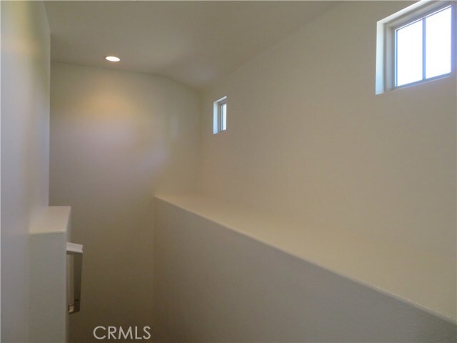 Building Photo - 93 Winding Way