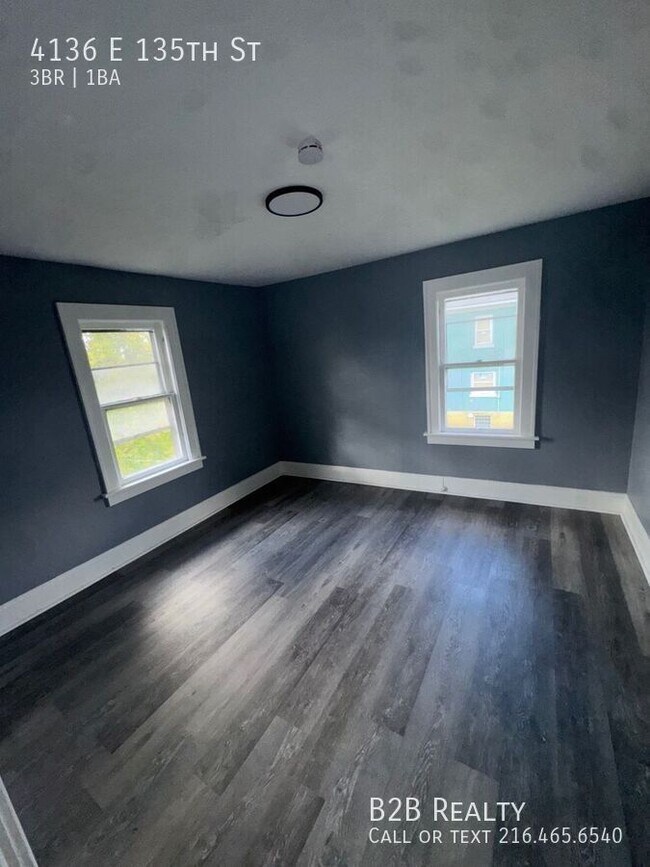 Building Photo - 4136 E 135th St