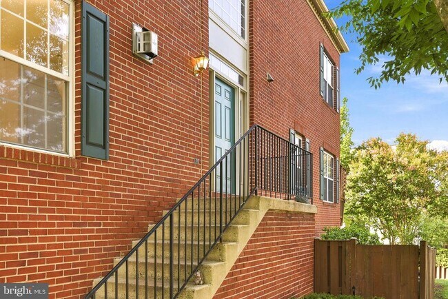 Building Photo - 45805 Marlane Terrace