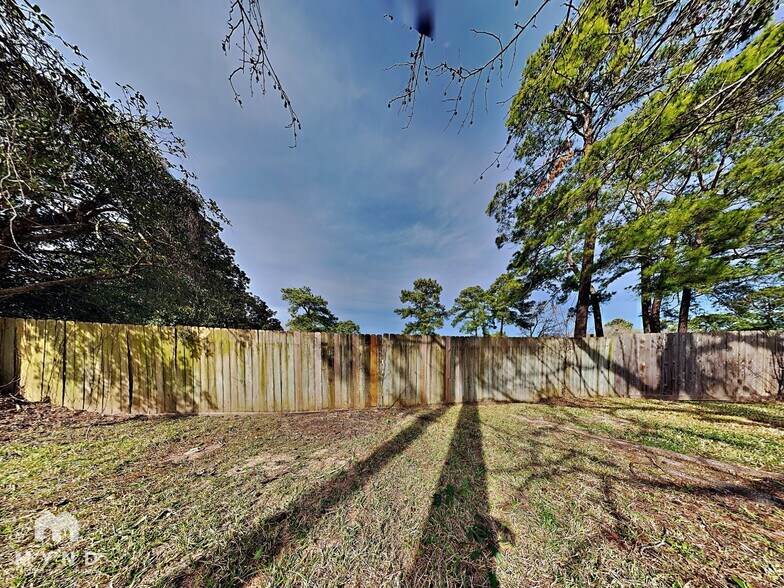 Building Photo - 2822 Canary Ln
