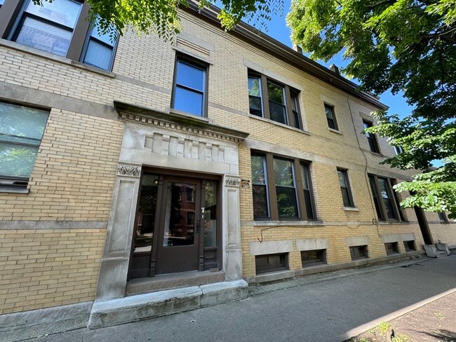 Primary Photo - 2205 W Grace St