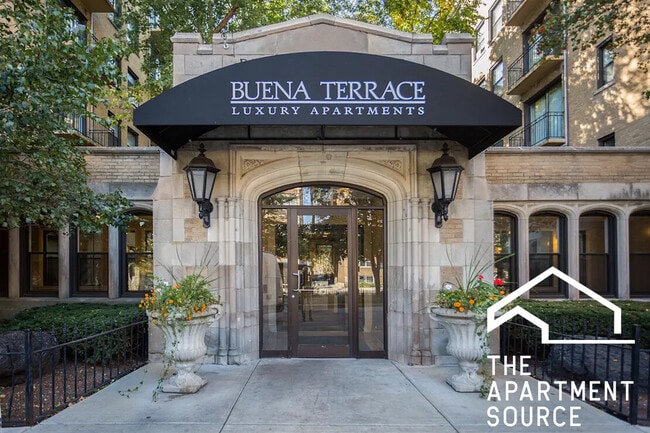 Building Photo - 4242 N Sheridan Rd