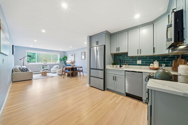 Building Photo - 8 Radcliffe Rd