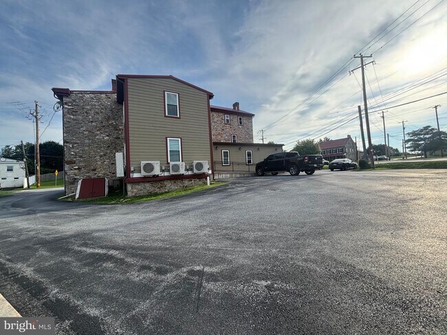 Building Photo - 5 S Village Ave