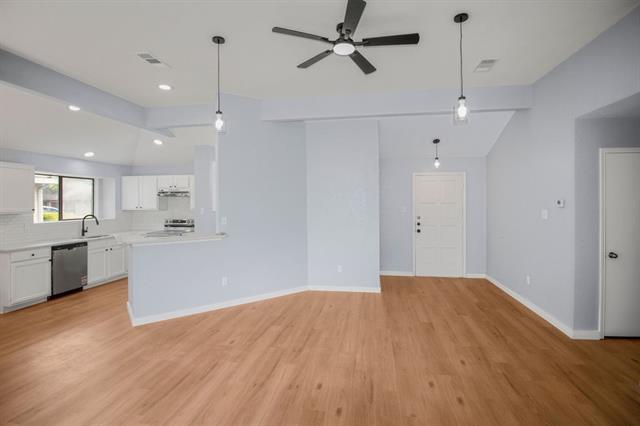 Building Photo - 400 Kalmia Dr