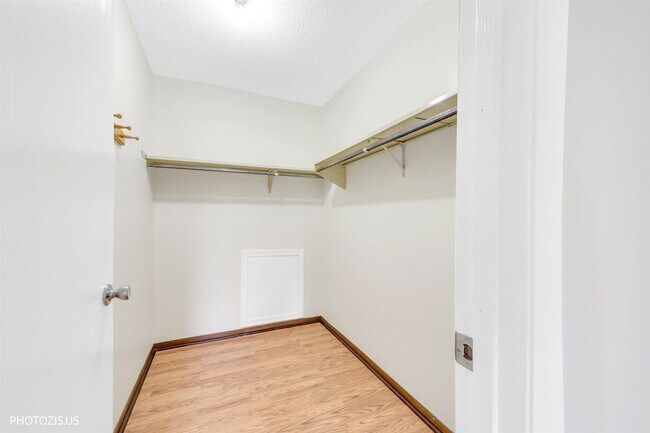 Building Photo - 1405 Merrimac Ln N