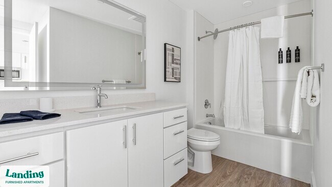 Building Photo - 1950 Mayfair St